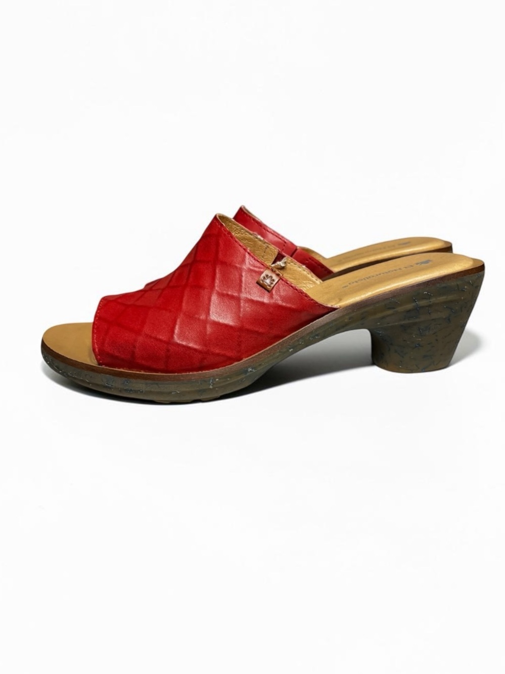 🌻NEW w/box El Naturalista Aqua Vaquetilla Red Geranio Embossed Sandals 36